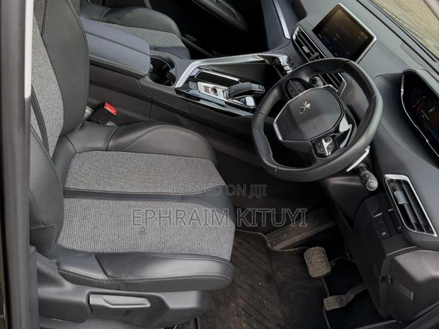 Peugeot 3008 2019 Green