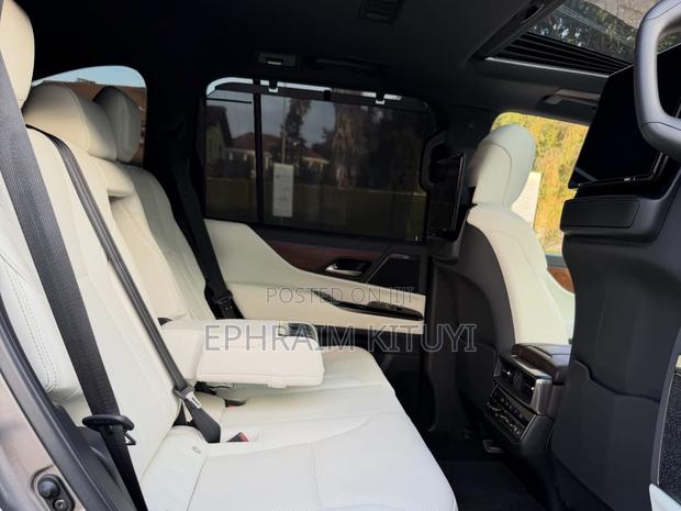 Lexus LX 2023