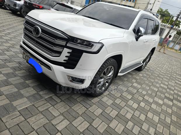 Toyota Land Cruiser 2023 White