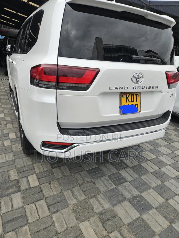 Toyota Land Cruiser 2023 White