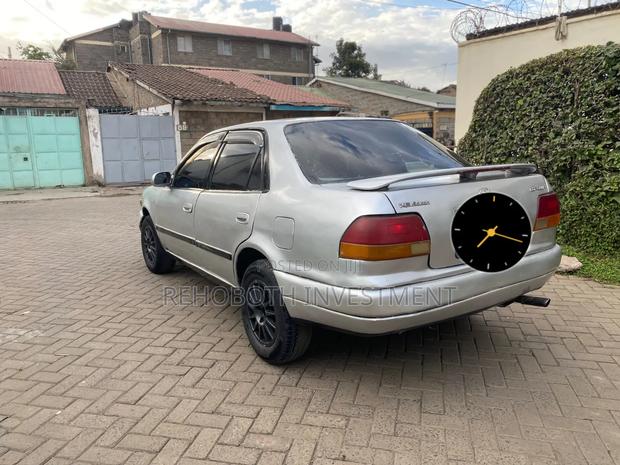 Toyota Corolla 1999 Silver