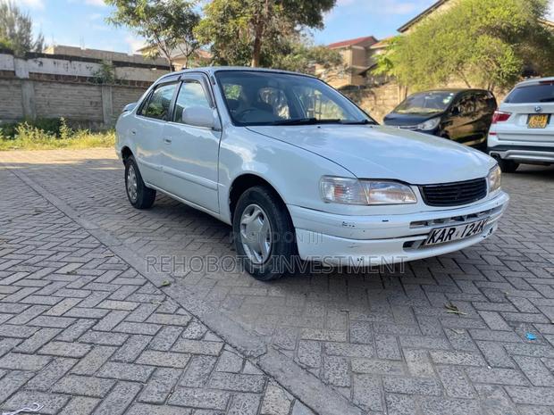 Toyota Corolla 2000 White