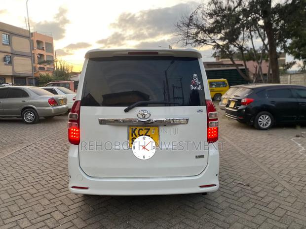 Toyota Noah 2013 White