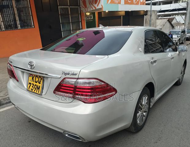 Toyota Crown 2012 Beige
