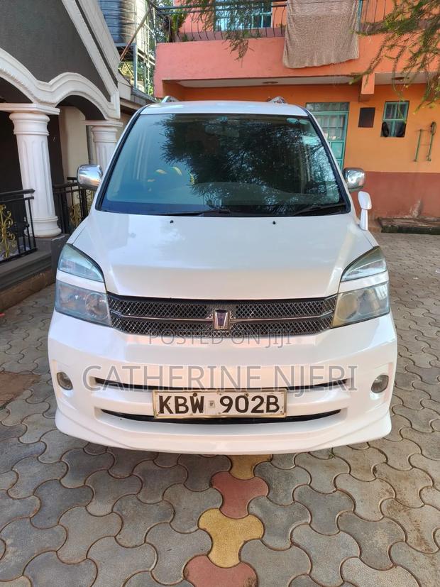 Toyota Voxy 2009 White