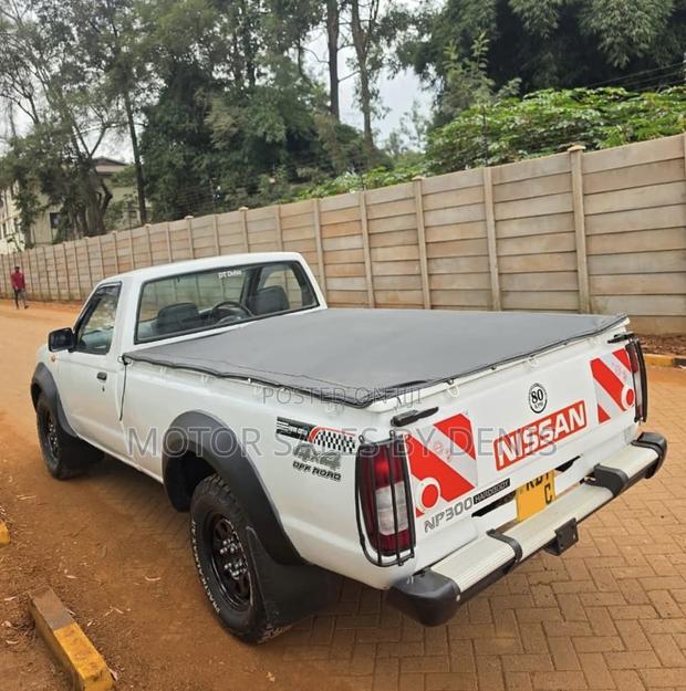 Nissan Hardbody 2009 White