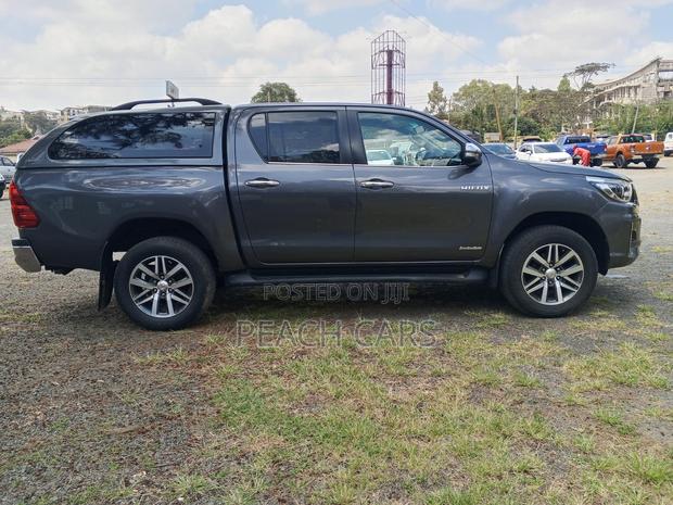 Toyota Hilux 2018 Gray