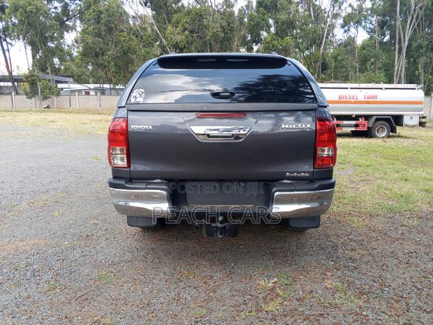 Toyota Hilux 2018 Gray