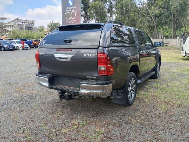Toyota Hilux 2018 Gray