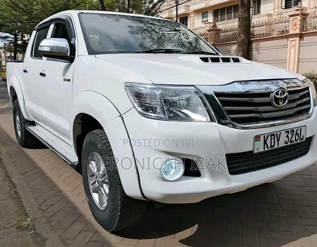 Toyota Hilux 2015 White