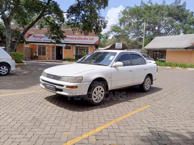 Toyota Corolla 1994 White