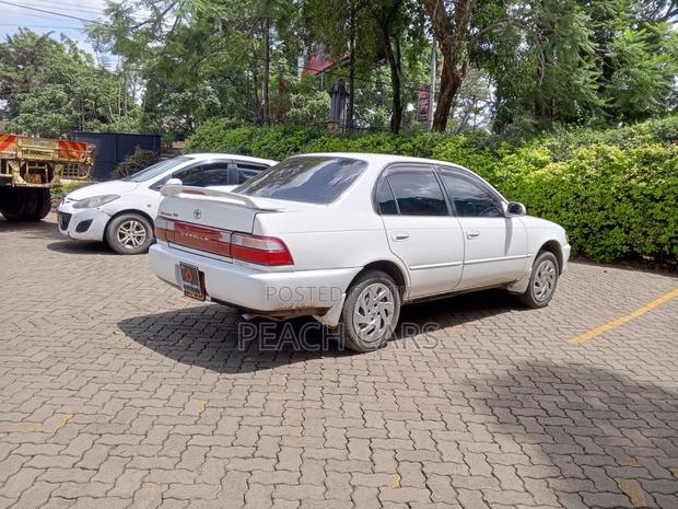 Toyota Corolla 1994 White