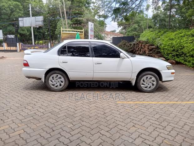 Toyota Corolla 1994 White