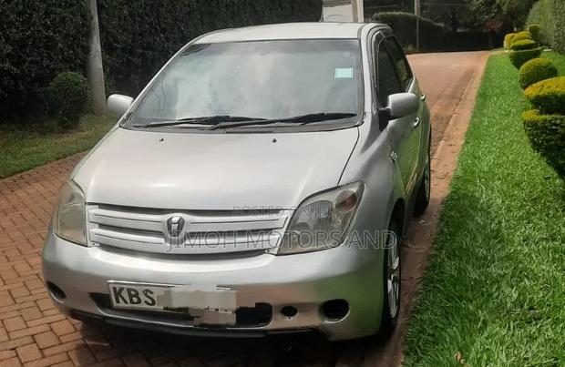 Toyota IST 2006 Silver