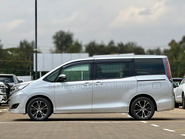Toyota Noah 2.0 FWD (7 Seater) 2019