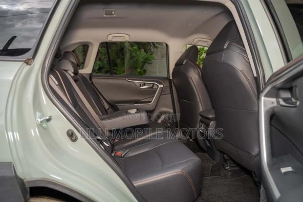 Toyota Land Cruiser 2012 White