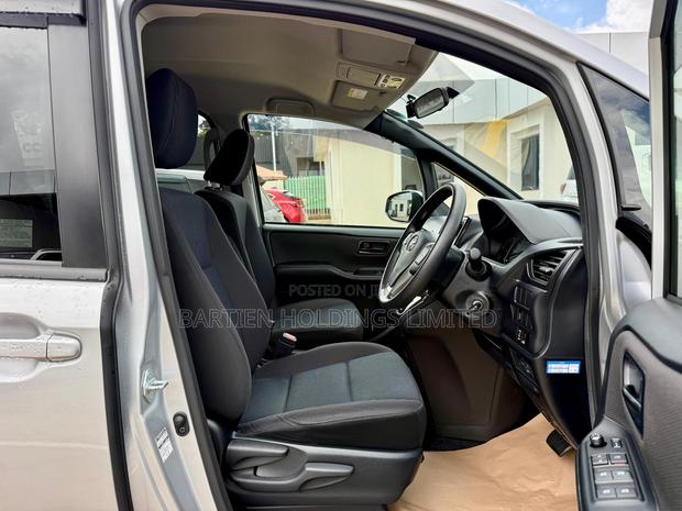 Toyota Noah 2.0 FWD (7 Seater) 2019