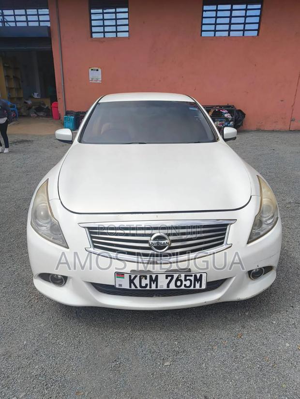 Nissan Skyline 2012 White