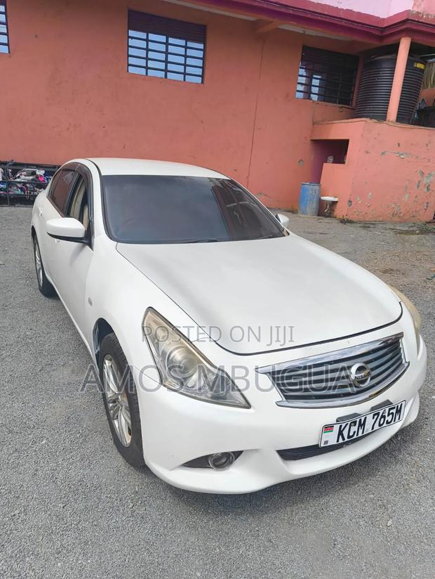 Nissan Skyline 2012 White