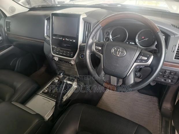 Toyota Land Cruiser 2019 White