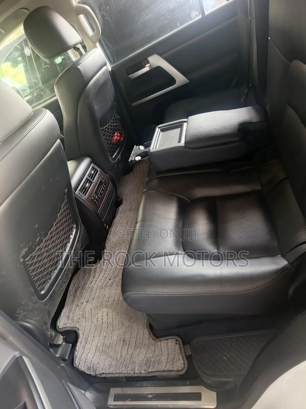 Toyota Land Cruiser 2019 White