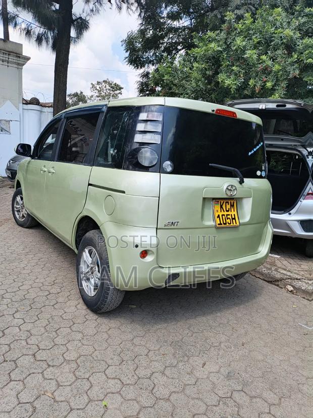 Toyota Sienta 2010 Teal