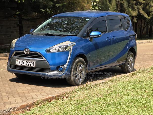 Toyota Sienta 2015