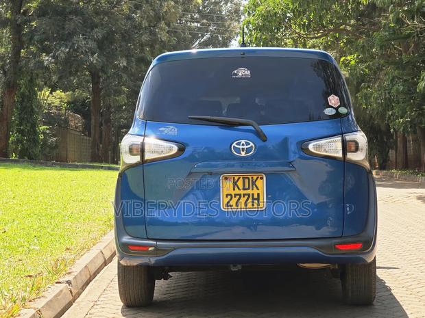 Toyota Sienta 2015