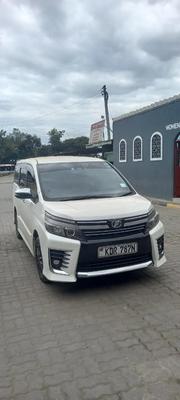 Toyota Voxy 2017 White for sale