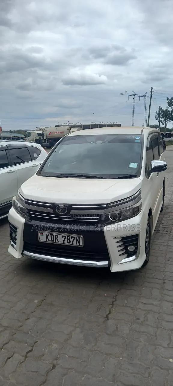 Toyota Voxy 2017 White