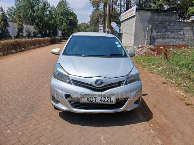 Toyota Vitz 2011 Silver