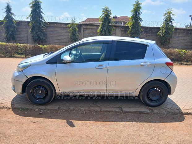 Toyota Vitz 2011 Silver