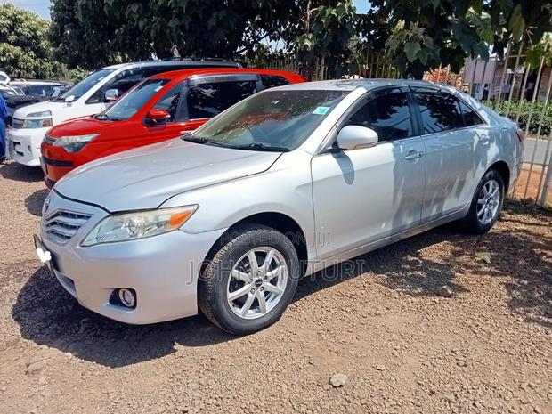 Toyota Camry 2011 Silver