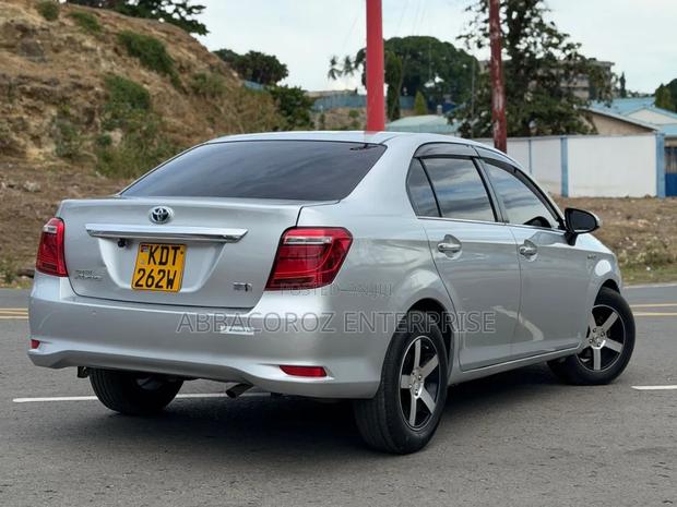 Toyota Axio 2018 Silver