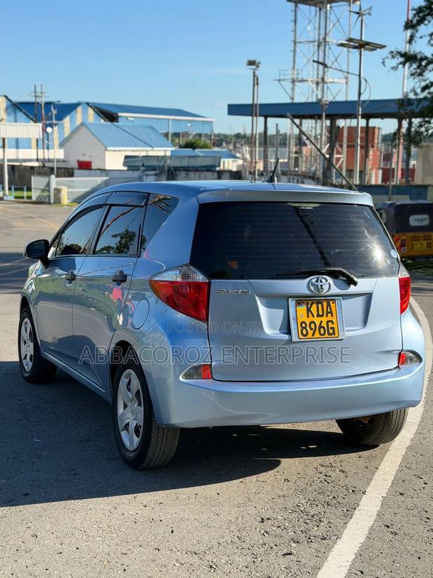 Toyota Ractis 2013