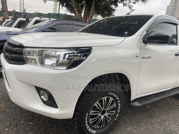 Toyota Hilux 2019 White