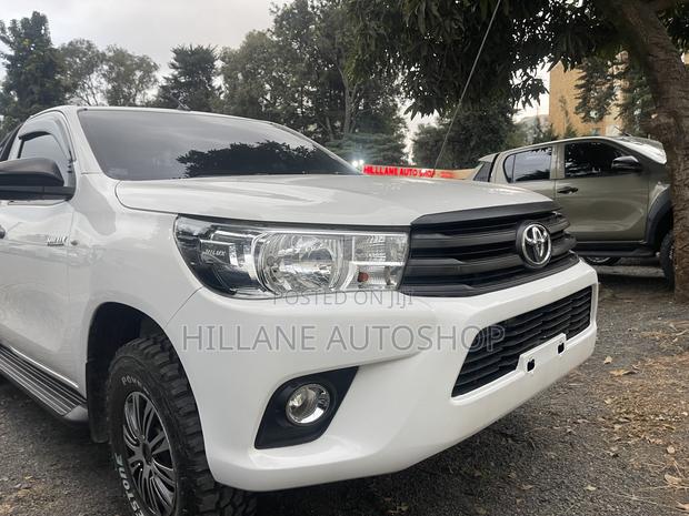 Toyota Hilux 2019 White