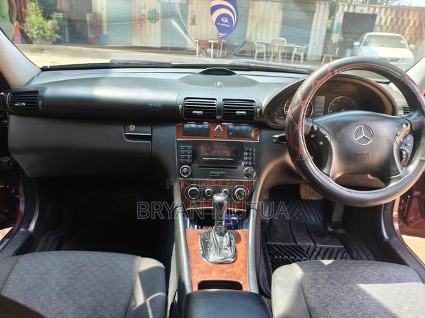Mercedes-Benz C200 2006 Maroon
