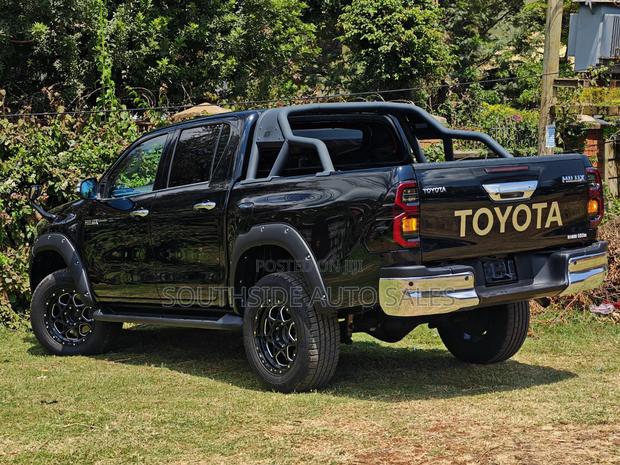 Toyota Hilux 2021 Black