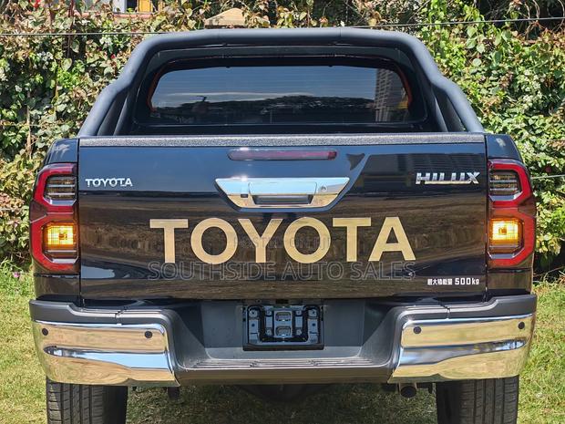 Toyota Hilux 2021 Black