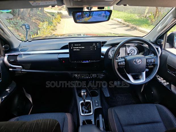 Toyota Hilux 2021 Black
