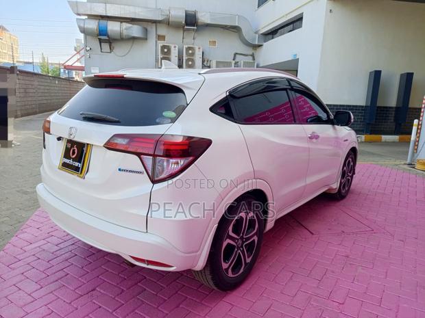 Honda Vezel 2015 White