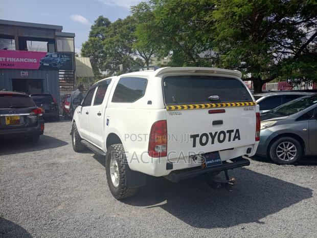 Toyota Hilux 2009 White