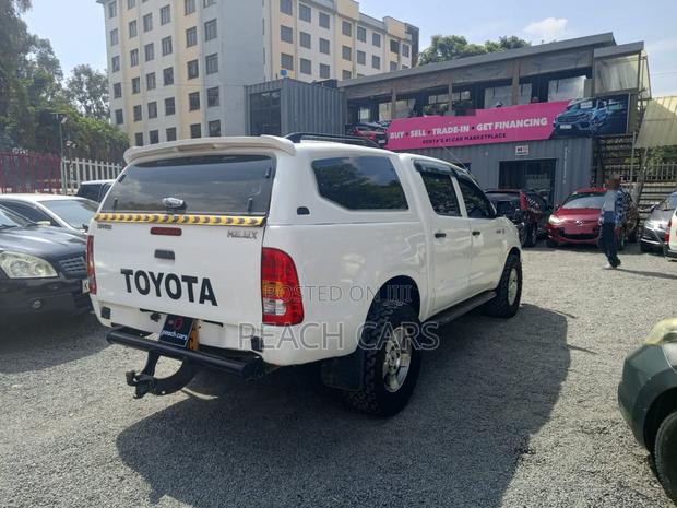 Toyota Hilux 2009 White