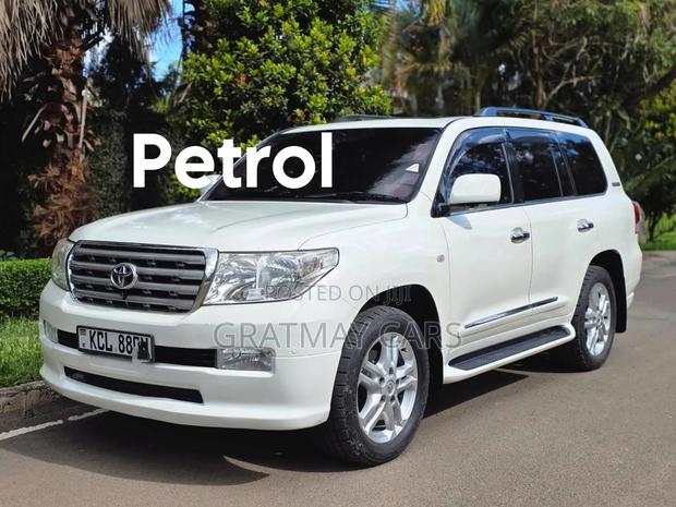 Toyota Land Cruiser 2010 White