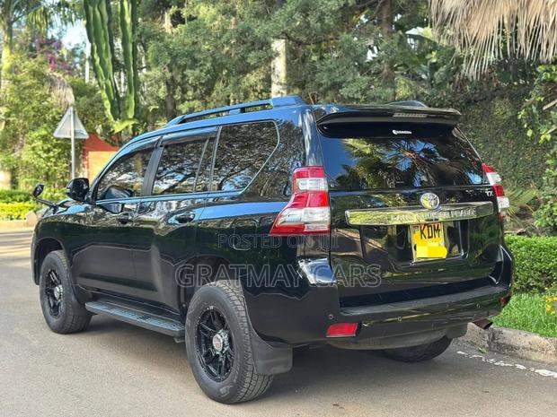 Toyota Land Cruiser Prado 2017 Black