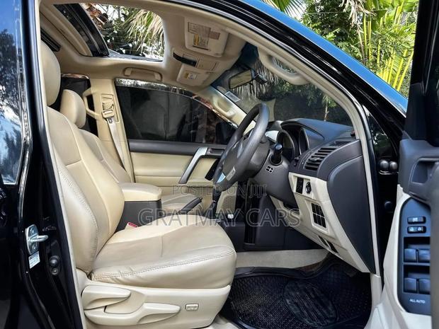 Toyota Land Cruiser Prado 2017 Black