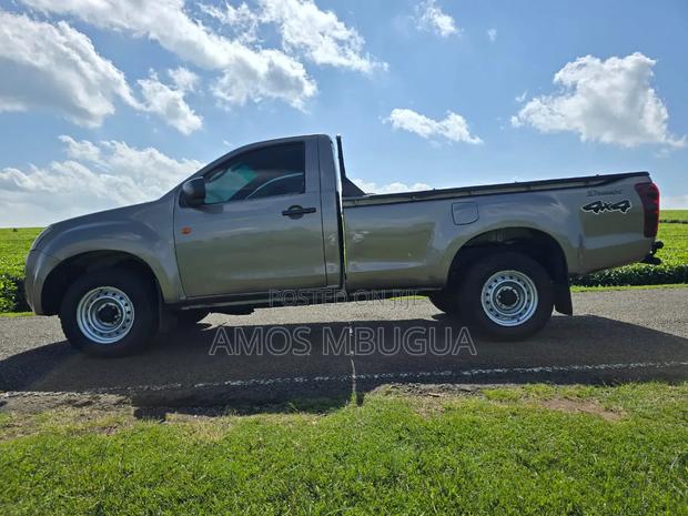 Isuzu D-MAX 2015 Green
