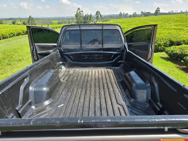 Isuzu D-MAX 2015 Green
