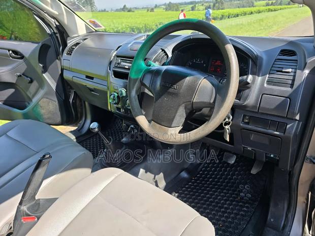 Isuzu D-MAX 2015 Green